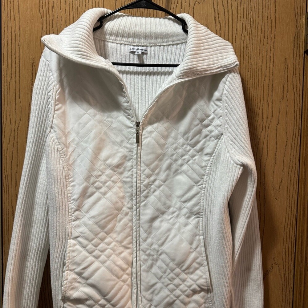 White Quilted Zip-Up sweater size XL